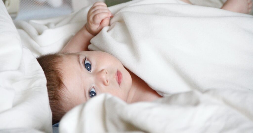 Todos os bebÃªs nascem com olhos azuis e, se sim, quando eles mudarÃ£o?