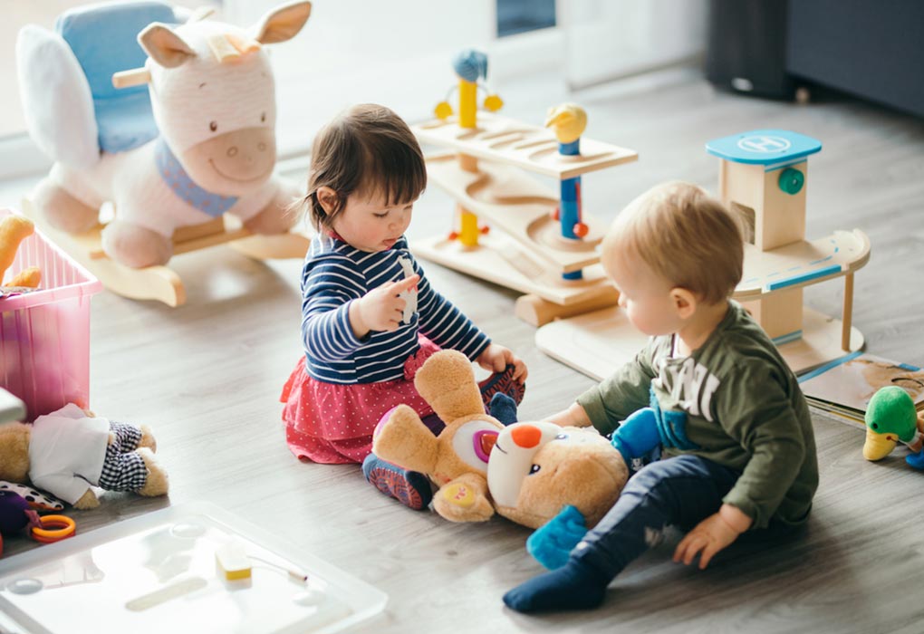 Como comprar brinquedos seguros para bebês - Diretrizes de segurança de brinquedos para os pais