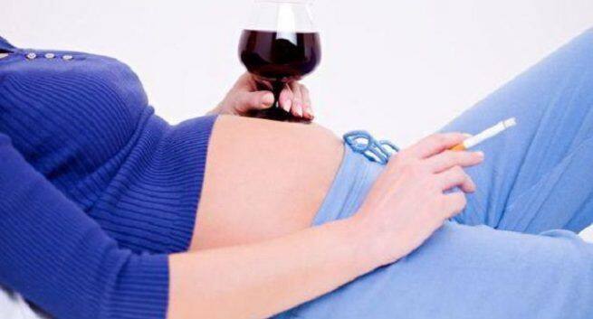 Fique longe do álcool, se você estiver esperando, ele pode alterar o DNA do seu bebê