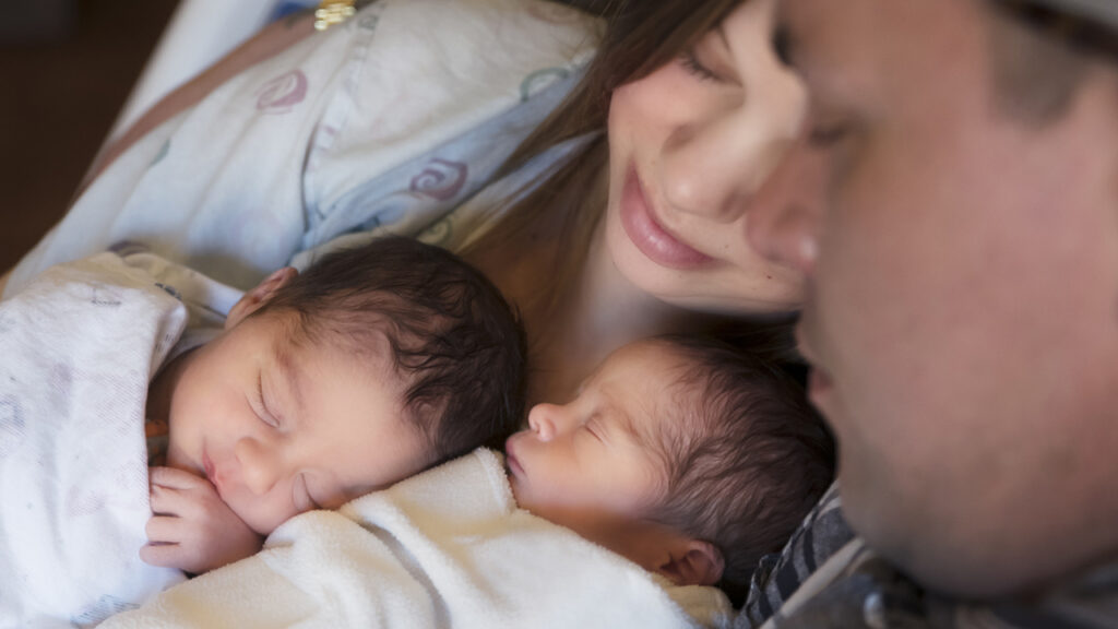 Gêmeos compartilhando uma placenta: a história de uma mãe da UTIN