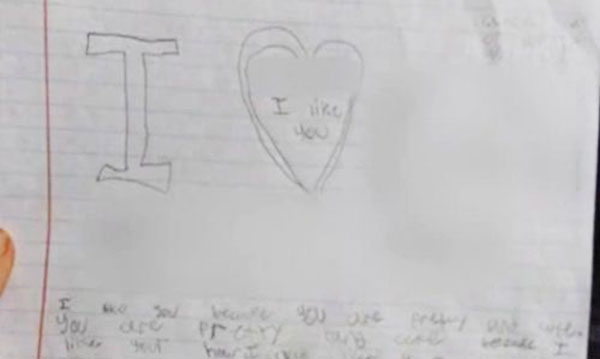 Menino escreve nota de amor, escola ameaça acusações de assédio sexual
