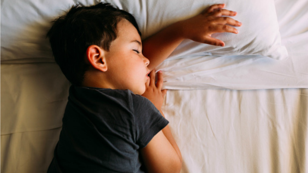 Uma coisa que eu entendi: manter uma hora de dormir consistente para meus filhos