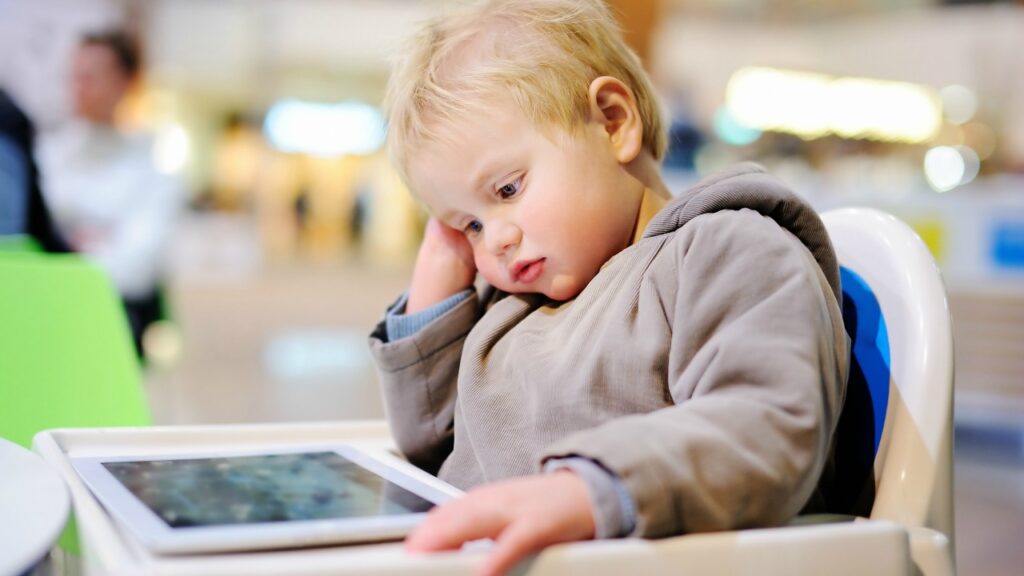 Por que sinto muito por crianÃ§as e bebÃªs com iPads e iPhones nas mÃ£os